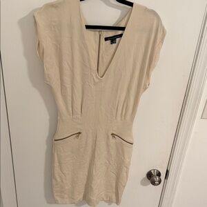 French Connection Women’s Sz 4 Elegant Cream midi V-Neck Dress with pockets